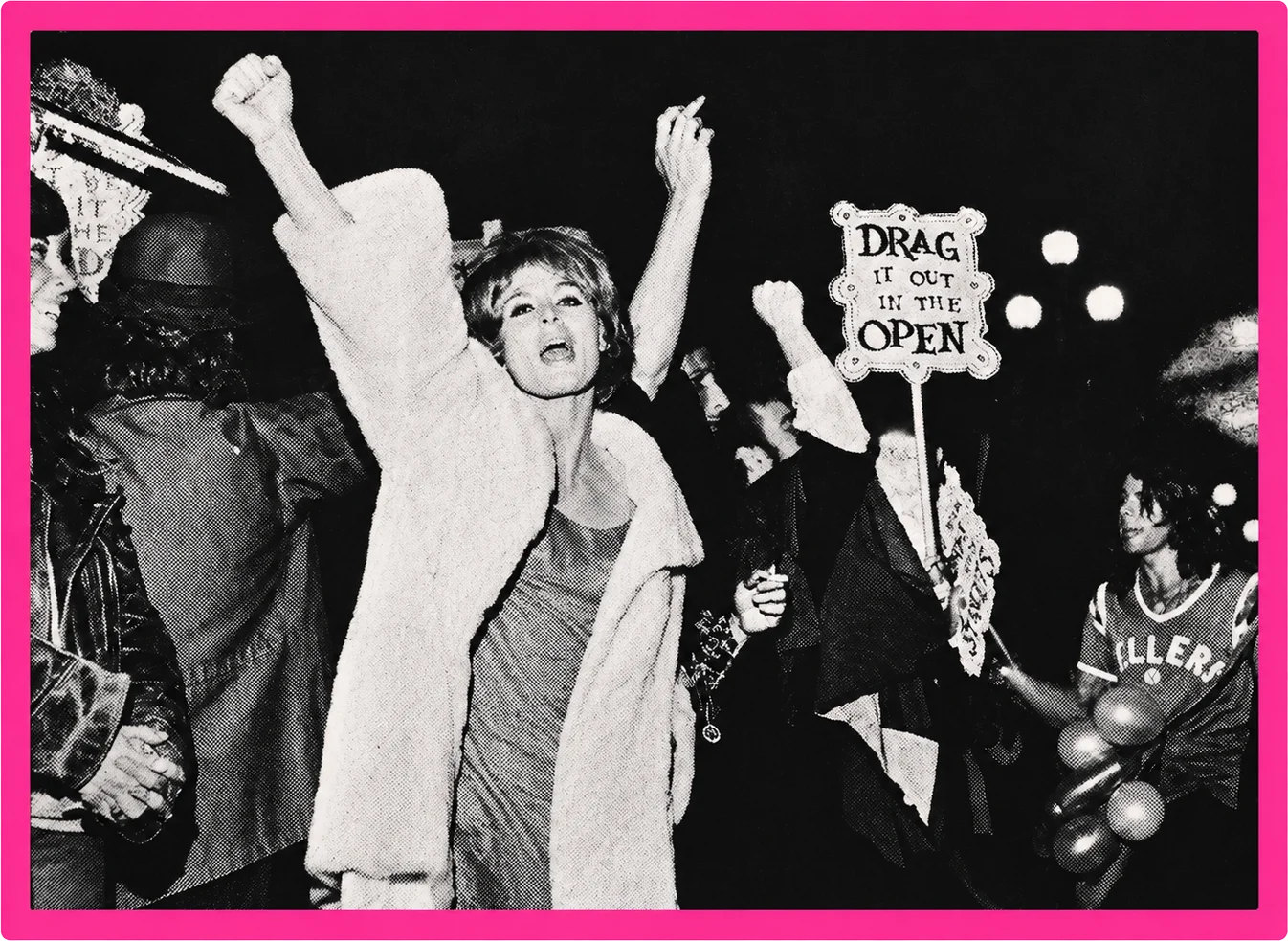 'DRAG IT OUT IN THE OPEN' 피켓
