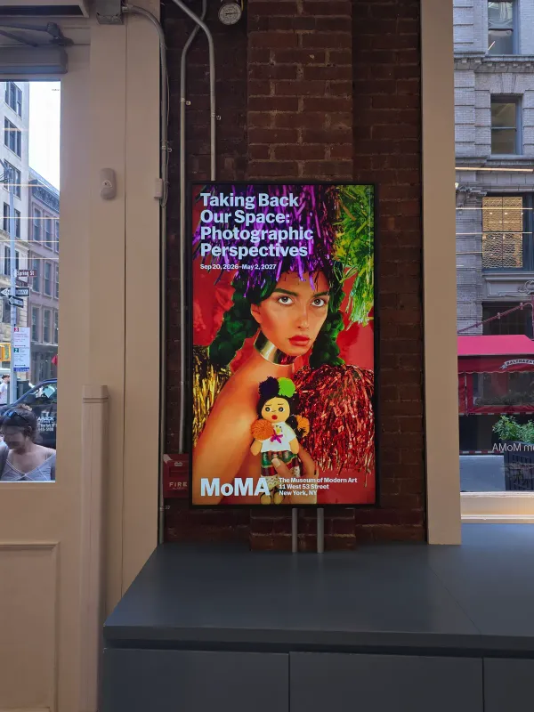 MoMA 반짝이 초상 원본 사진