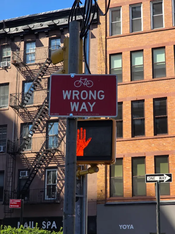 WRONG WAY 자전거 표지판 원본 사진