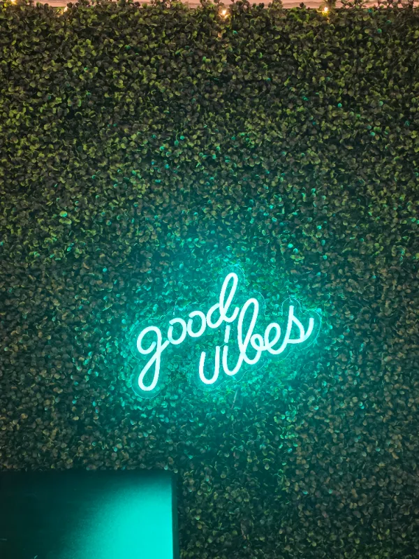 good vibes 네온 원본 사진