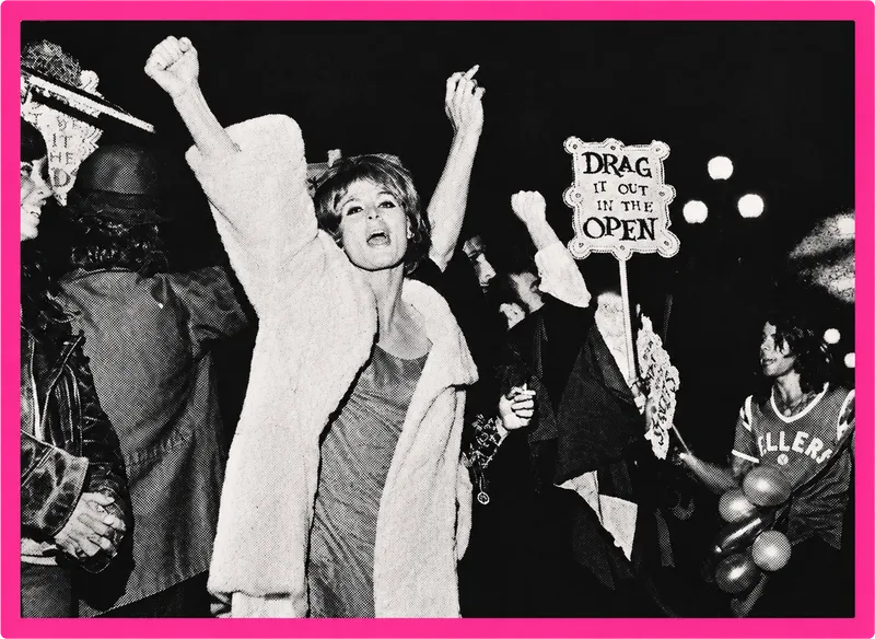 'DRAG IT OUT IN THE OPEN' 피켓